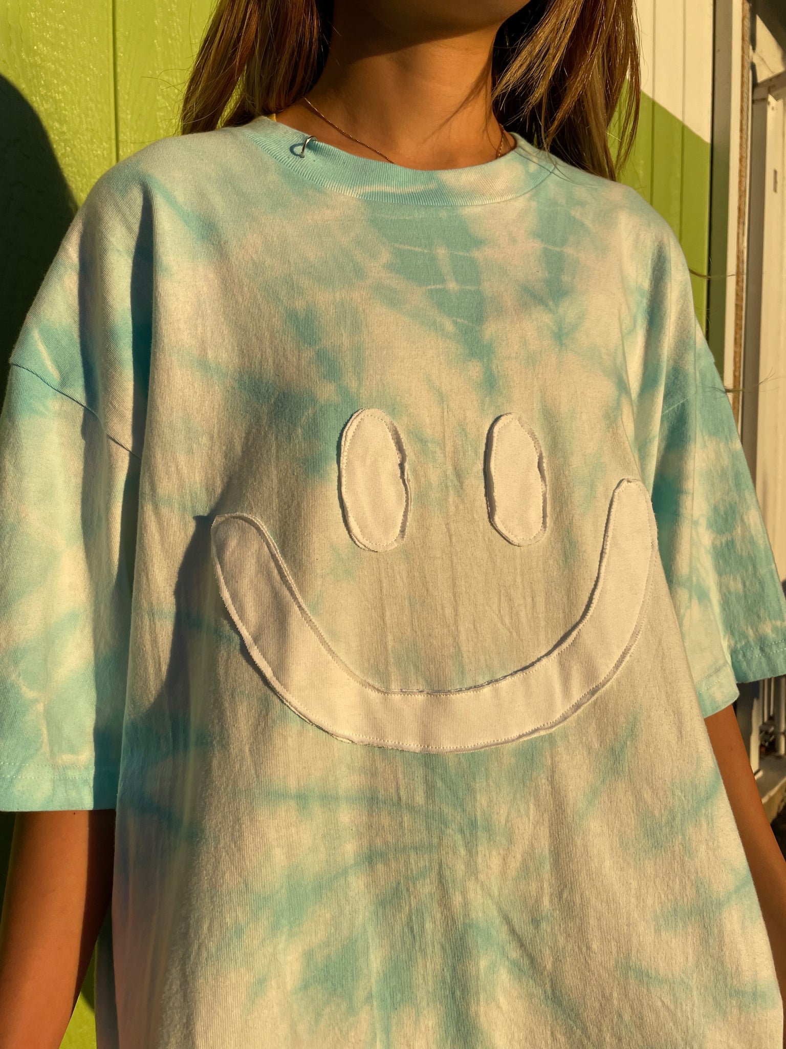 1/1 BLUE DYED SMILEY TEE