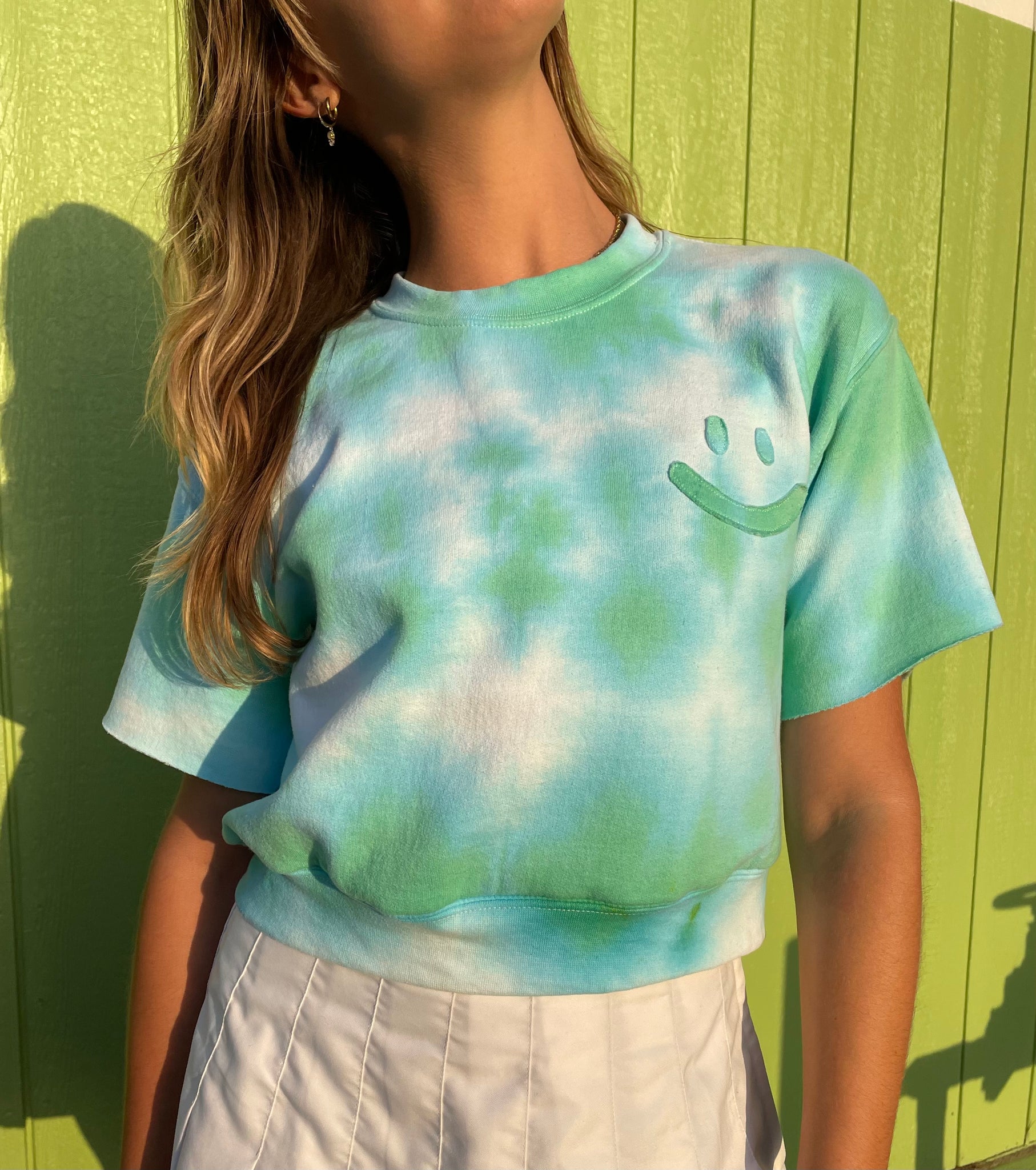 1/1 TIE DYE CROPPED SMILEY CREW